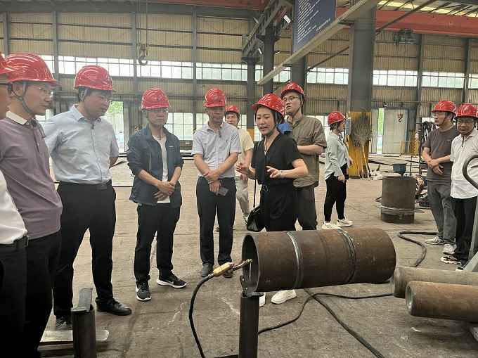 新设备焊接演示现场.jpg 新设备焊接演示现场.jpg